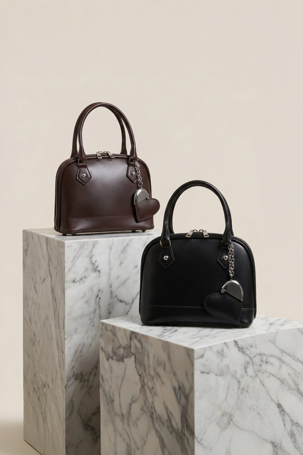 Kalp Charm'lı Mini Baget Çanta