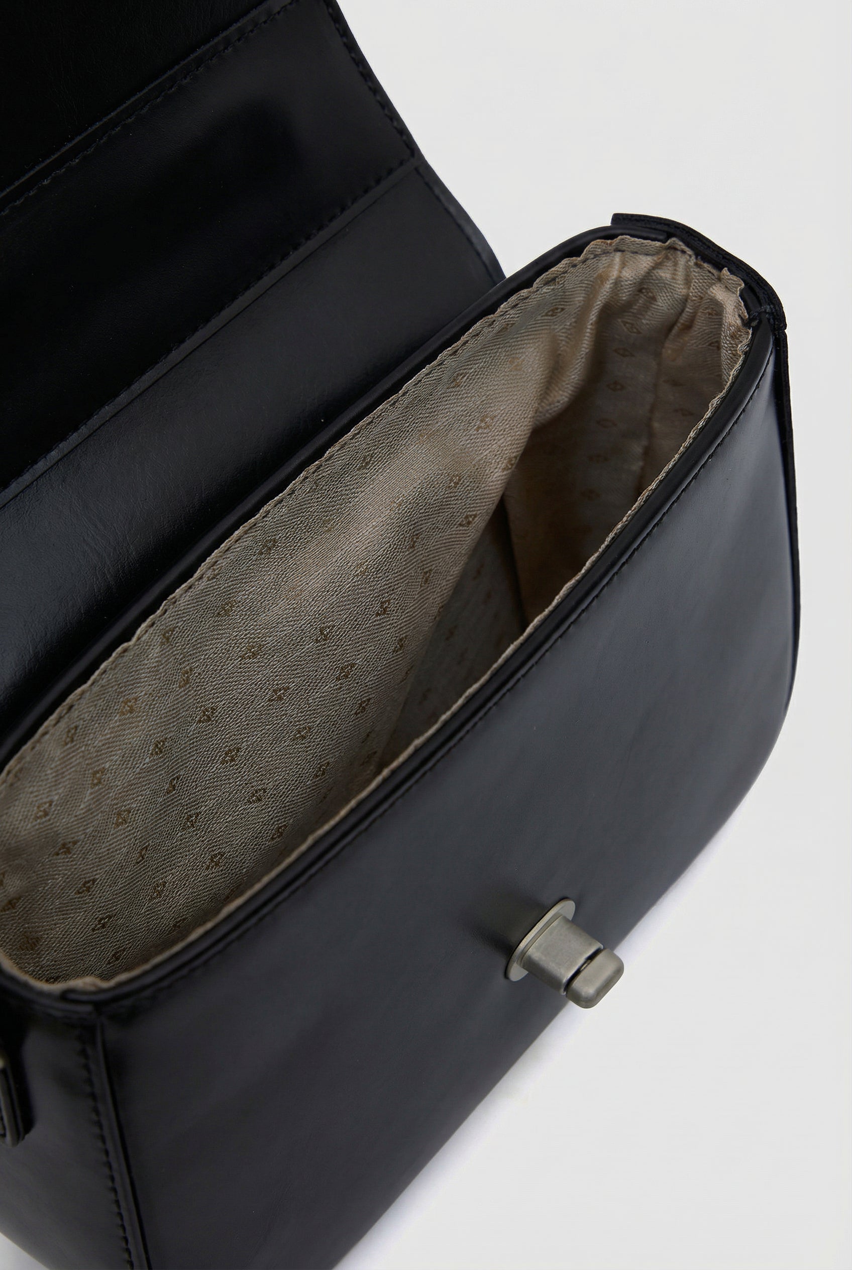 Kilit Detaylı El ve Çapraz Çanta