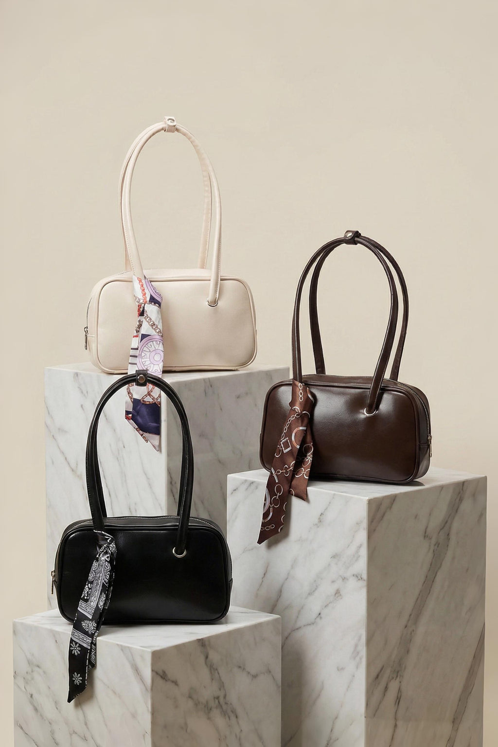 Fular Detaylı Baget Çanta