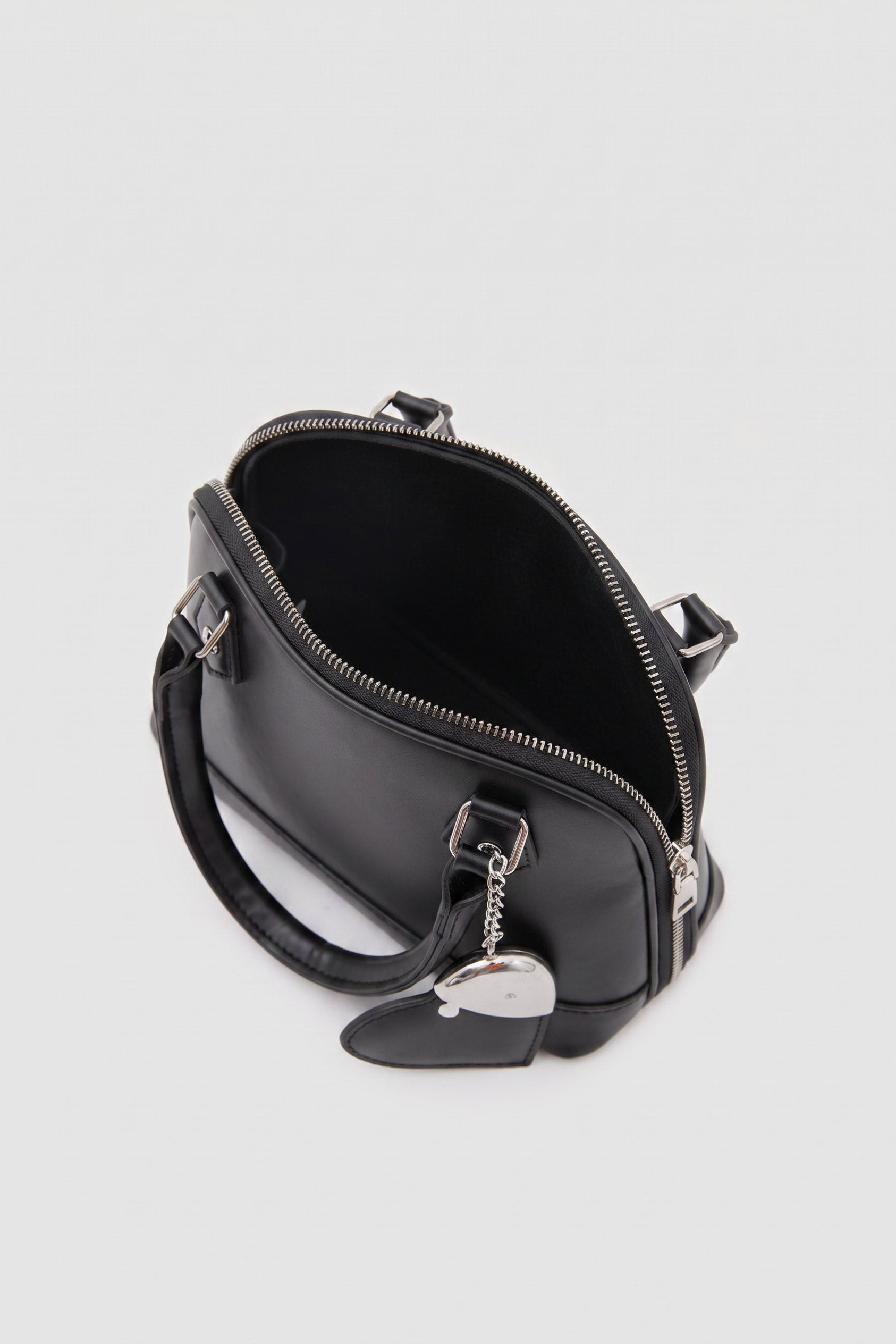 Kalp Charm'lı Mini Baget Çanta