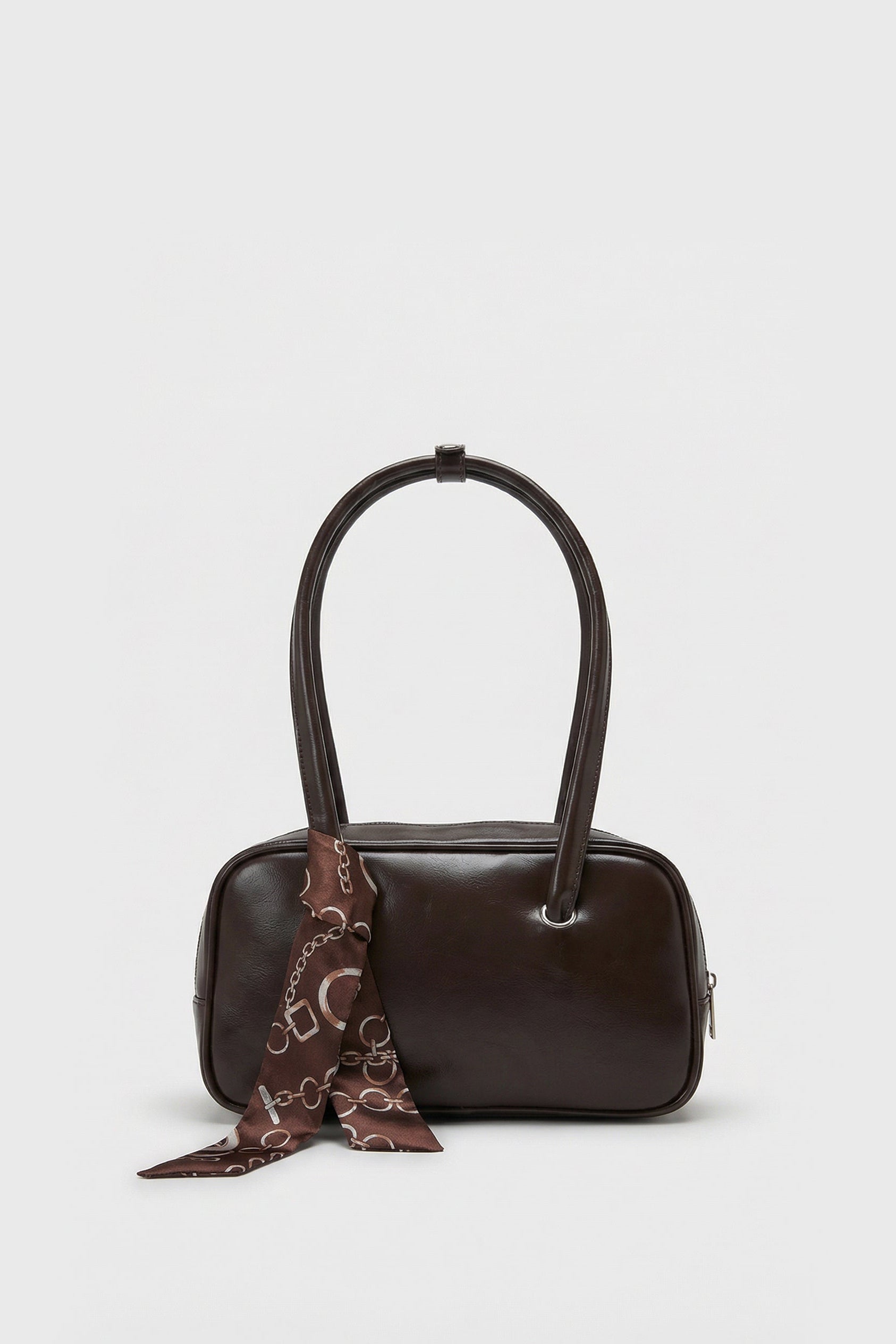 Fular Detaylı Baget Çanta